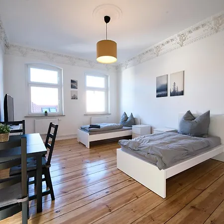 Silver - 4 Einzelbetten Vollausstattung Modern Neu Saniert Zentral Furstenwalde